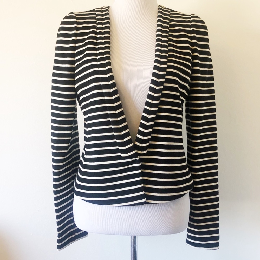 BCBGMAXAZRIA CROPPED STRIPED BLAZER MEDIUM